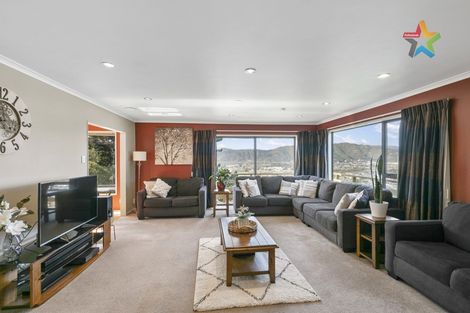 Photo of property in 10 Jacaranda Grove, Maungaraki, Lower Hutt, 5010