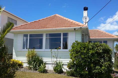 Photo of property in 1325 Whangaparaoa Road, Army Bay, Whangaparaoa, 0930