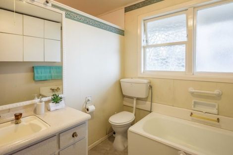 Photo of property in 34 Westview Grove, Miramar, Wellington, 6022