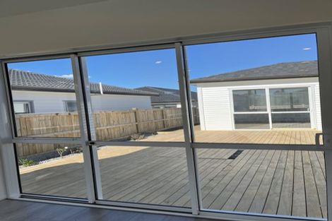 Photo of property in 7 Vinistra Road, Kumeu, 0810