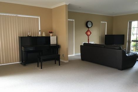 Photo of property in 6 Parkvale Grove, Te Atatu Peninsula, Auckland, 0610