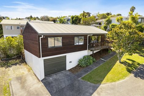 Photo of property in 1/11 Valecrest Place, Bayview, Auckland, 0629