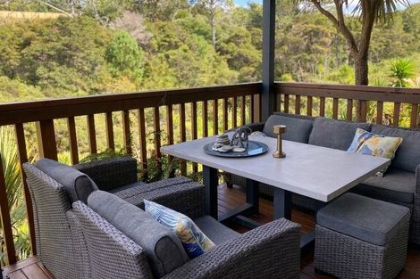 Photo of property in 13 Stubbs Place, Fairview Heights, Auckland, 0632