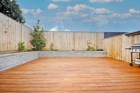 Photo of property in 5 Waru Lane, Te Atatu Peninsula, Auckland, 0610