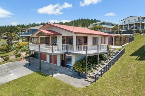 Photo of property in 208 Russell Bruce Place, Onemana, Whangamata, 3691