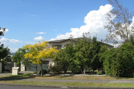 Photo of property in 11 Whiting Grove, West Harbour, Auckland, 0618