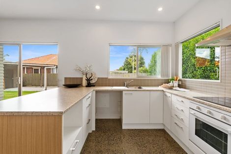 Photo of property in 2b Peachgrove Road, Te Atatu Peninsula, Auckland, 0610