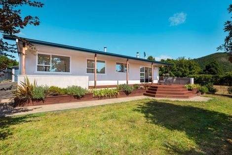 Photo of property in 6 Waimarama Street, Waikawa, Picton, 7220