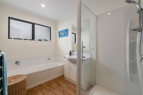 Photo of property in 8 Savage Crescent, Upper Hutt Central, Upper Hutt, 5018