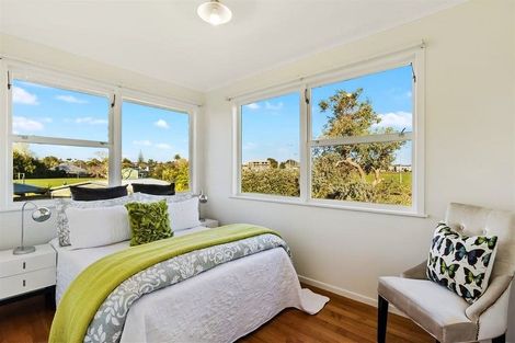 Photo of property in 32 Kirrie Avenue, Te Atatu South, Auckland, 0610