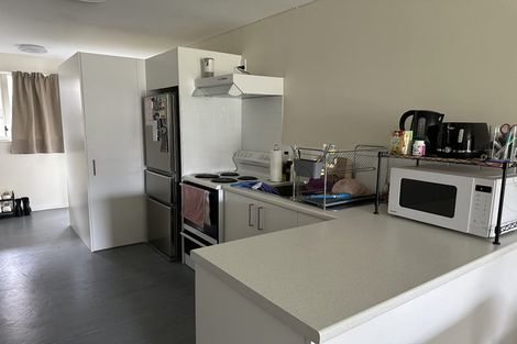 Photo of property in 2/242 Great North Road, Henderson, Auckland, 0612