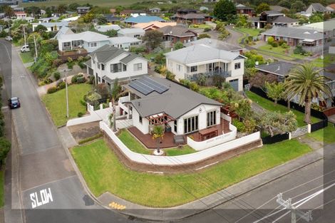 Photo of property in 117 Seaview Road, Paraparaumu Beach, Paraparaumu, 5032