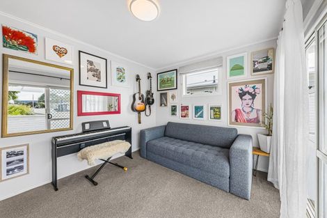 Photo of property in 6 Esmeralda Avenue, Avondale, Auckland, 1026