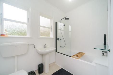Photo of property in 90 Savage Crescent, West End, Palmerston North, 4412