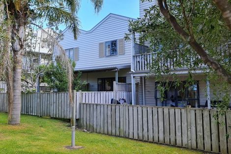 Photo of property in 24/8 Carolina Place, Albany, Auckland, 0632