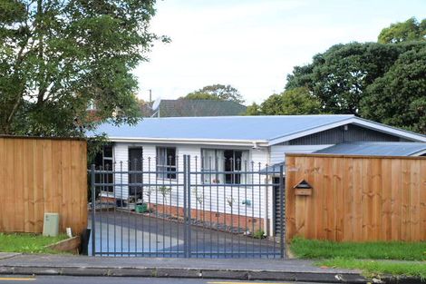 Photo of property in 44 Botany Road, Botany Downs, Auckland, 2010