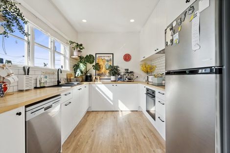 Photo of property in 15 Leveson Street, Strathmore Park, Wellington, 6022