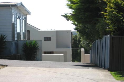 Photo of property in 2/119 Carlisle Road, Northcross, Auckland, 0632