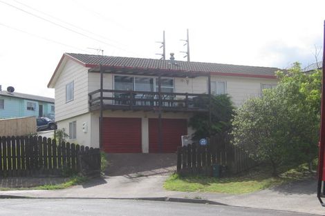 Photo of property in 99 Totaravale Drive, Totara Vale, Auckland, 0629
