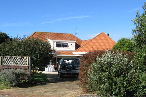 Photo of property in 2 Kowhai Crescent, Paihia, 0200