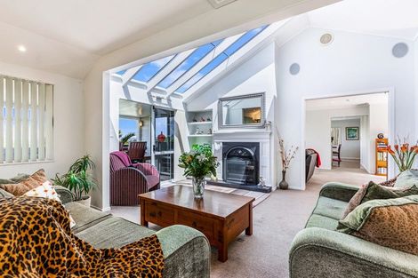 Photo of property in 17 Da Vinci Place, West Harbour, Auckland, 0618