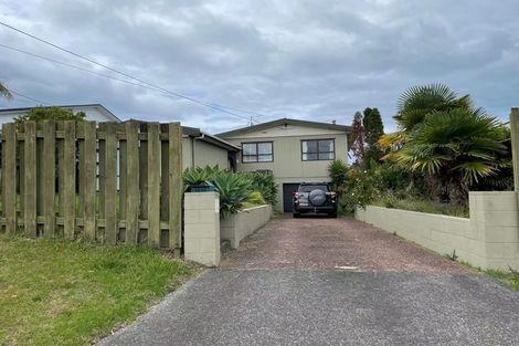 Photo of property in 1001 Whangaparaoa Road, Tindalls Beach, Whangaparaoa, 0930