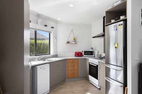 Photo of property in 28 Woodcroft Way, Pukekohe, 2120