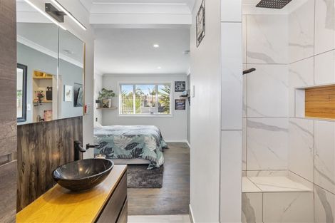 Photo of property in 5 Ngatoa Place, Glenfield, Auckland, 0629