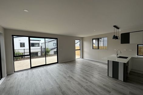 Photo of property in 16 Pohewa Road, Silverdale, 0932