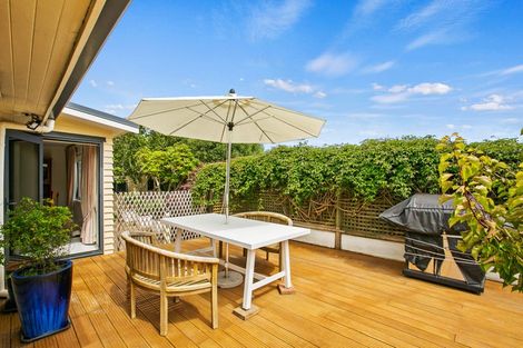 Photo of property in 10 Hoyle Place, New Plymouth, 4310