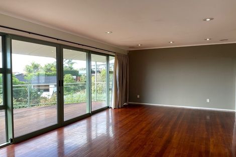 Photo of property in 8 Copperfield Terrace, Mellons Bay, Auckland, 2014