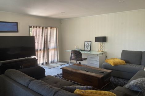 Photo of property in 18 Melrose Road, Island Bay, Wellington, 6023