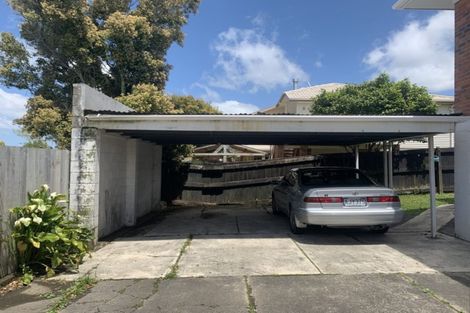 Photo of property in 2/27 Holland Road, Hillcrest, Auckland, 0627