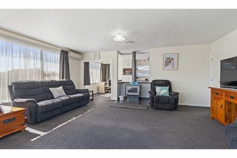 Photo of property in 9 Camelia Place, Islington, Christchurch, 8042