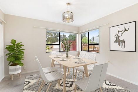 Photo of property in 44 Golfland Drive, Golflands, Auckland, 2013