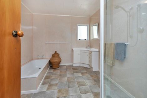 Photo of property in 18 Marohemo Road, Maungaturoto, 0583