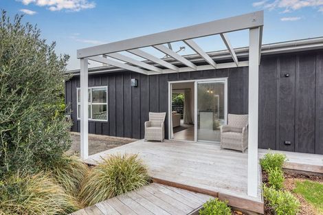 Photo of property in 6 Olliver Grove, Waikanae Beach, Waikanae, 5036