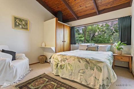 Photo of property in 8 Atarua Gardens, Waiatarua, Auckland, 0604