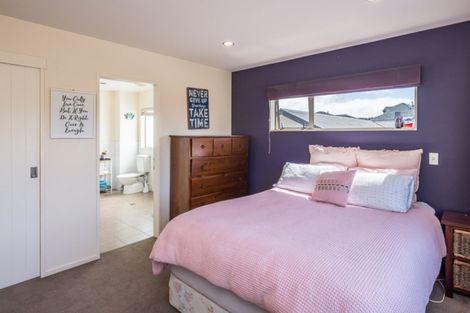 Photo of property in 61 Quadrant Heights, Paraparaumu, 5032