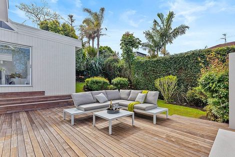 Photo of property in 16 Prestige Place, Castor Bay, Auckland, 0620