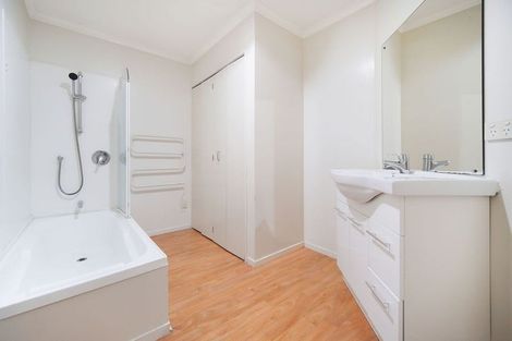 Photo of property in 2/17 Harbour View Road, Te Atatu Peninsula, Auckland, 0610