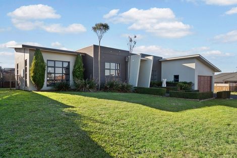 Photo of property in 54 Cairns Crescent, Rototuna, Hamilton, 3210