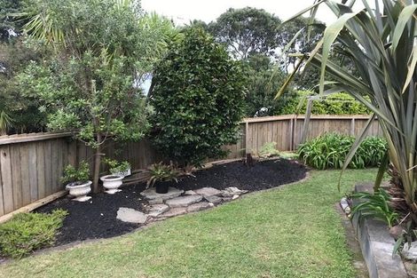 Photo of property in 1/5 Pullum Street, Birkenhead, Auckland, 0626