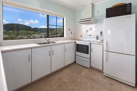 Photo of property in 2 Saint Aidans Way, Tawa, Wellington, 5028