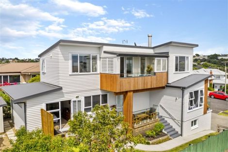 Photo of property in 2/9 Folkestone Street, Murrays Bay, Auckland, 0630
