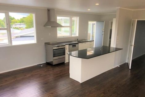 Photo of property in 69a Totara Road, Te Atatu Peninsula, Auckland, 0610