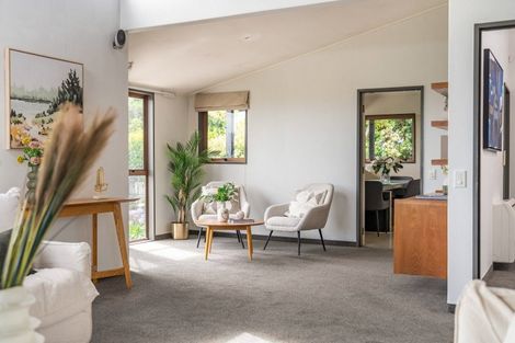 Photo of property in 6 The Track, Plimmerton, Porirua, 5026