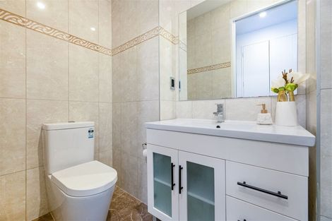 Photo of property in 17 Midhurst Avenue, Henderson, Auckland, 0612