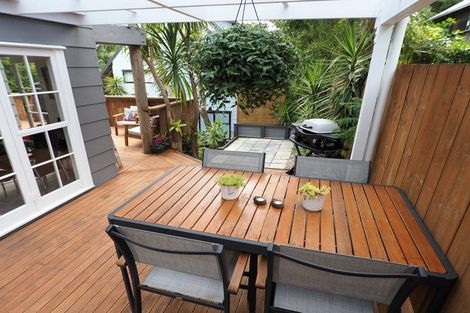 Photo of property in 2/99 Balmain Road, Birkenhead, Auckland, 0626