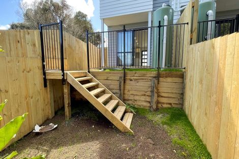 Photo of property in 1/7 South Pacific Place, Henderson, Auckland, 0612